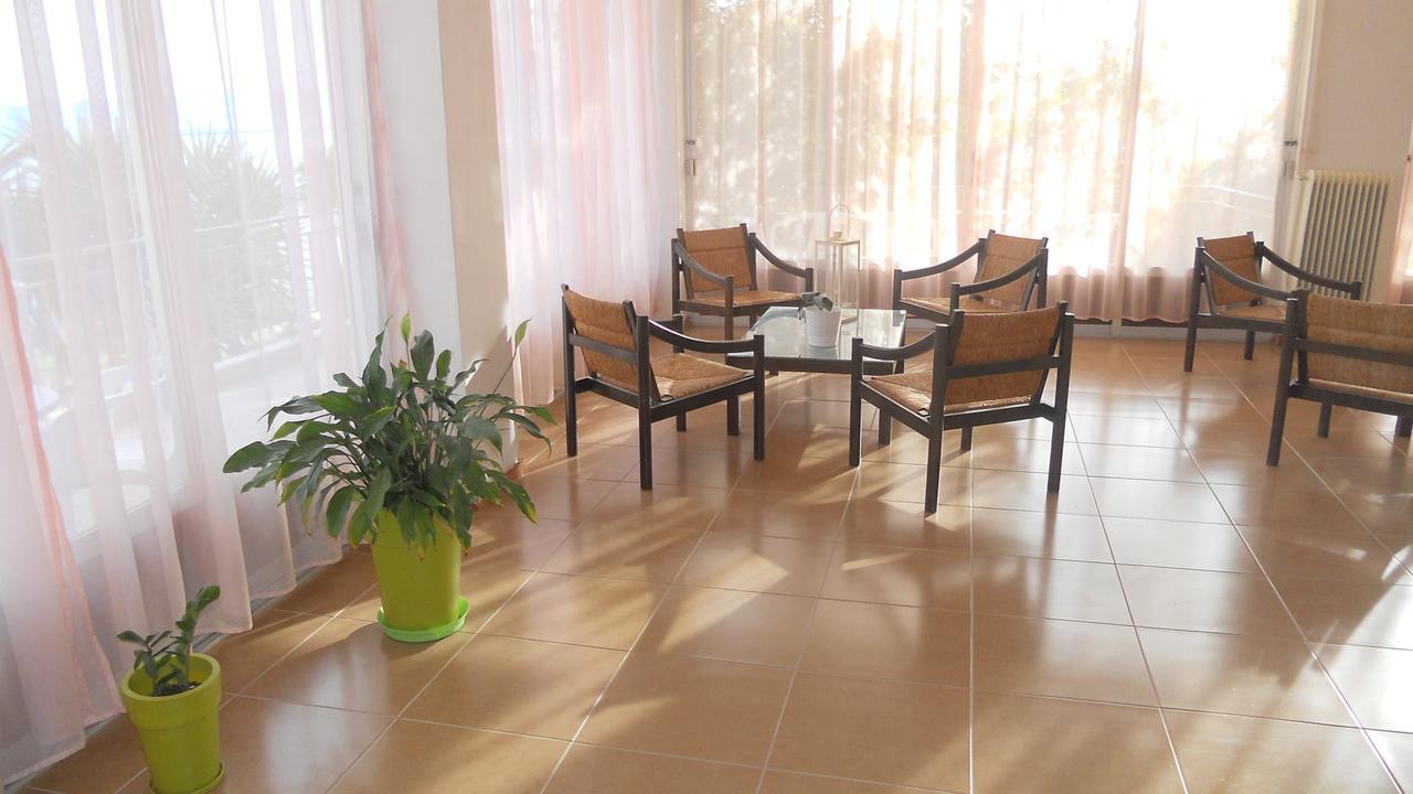 Hotel Milton Mavrovoúnion 外观 照片