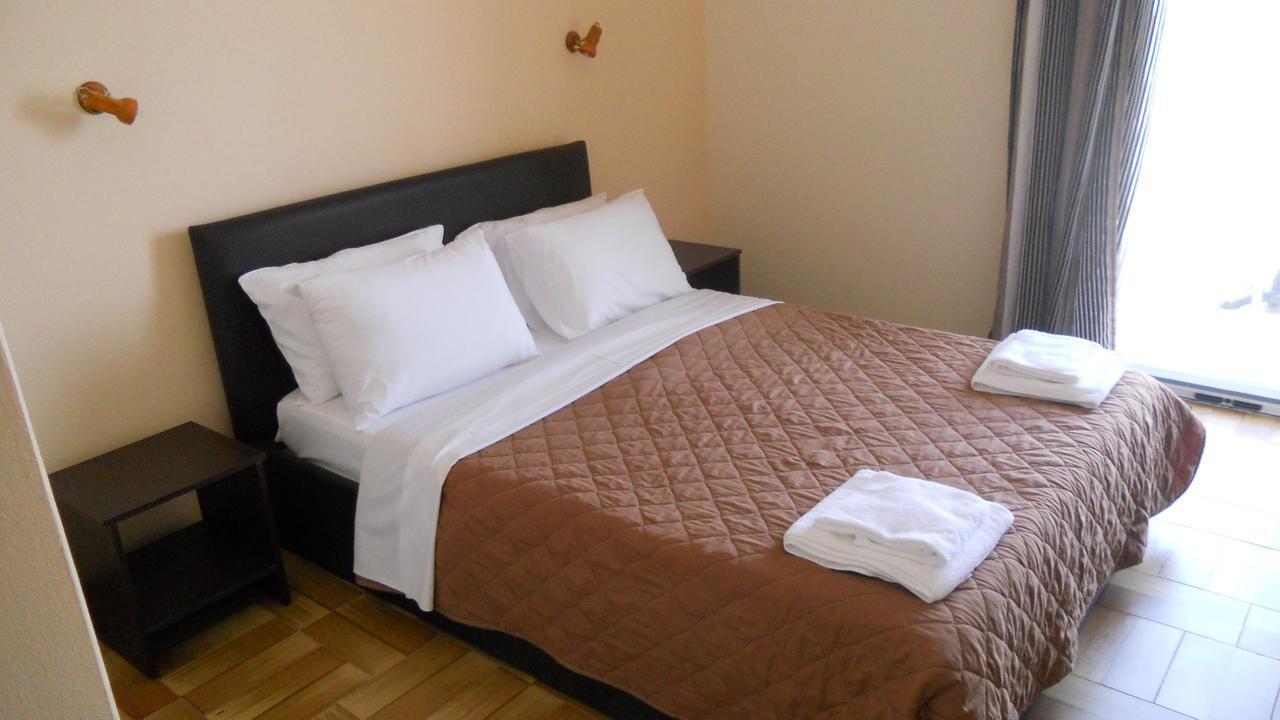 Hotel Milton Mavrovoúnion 外观 照片
