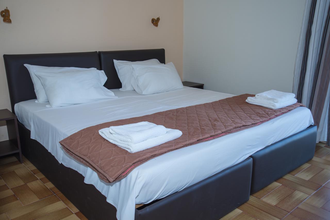 Hotel Milton Mavrovoúnion 外观 照片