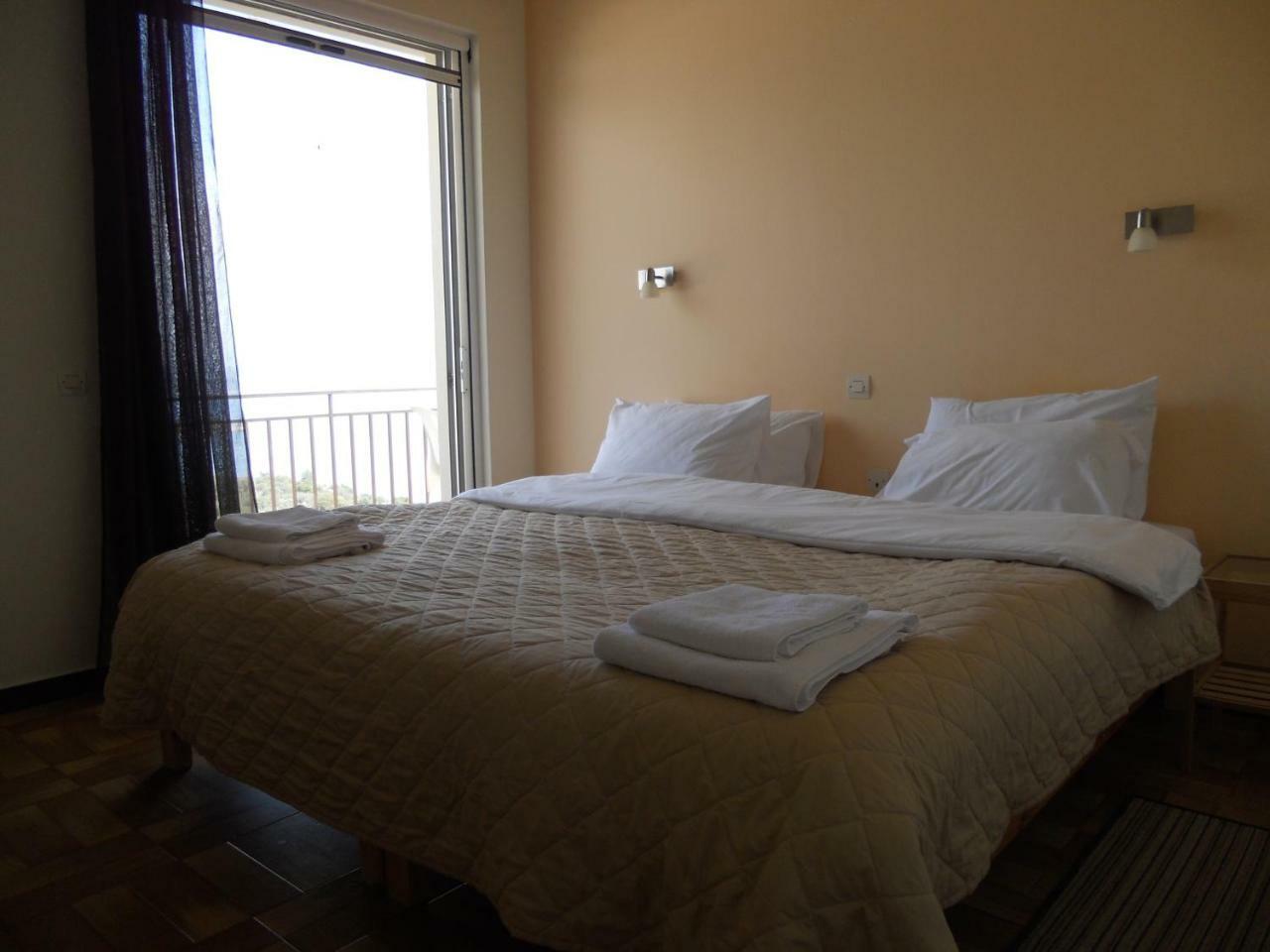 Hotel Milton Mavrovoúnion 外观 照片